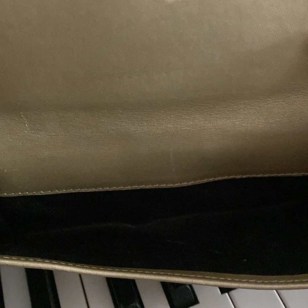 Gucci Guccissima Interlocking GG Wallet - Picture 10 of 11